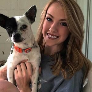 Meet your Posher, Chloe